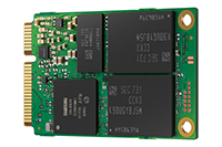SSD 860 EVO 1TB 本体斜め1